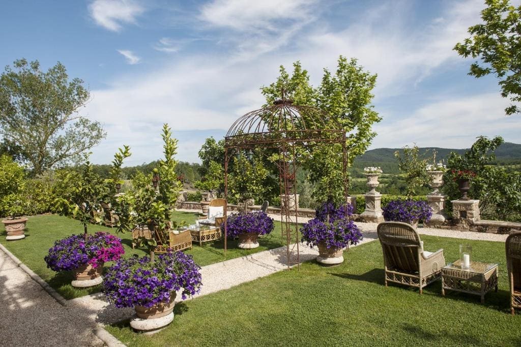 RomanticHotelItalyBorgoSantoPietro13