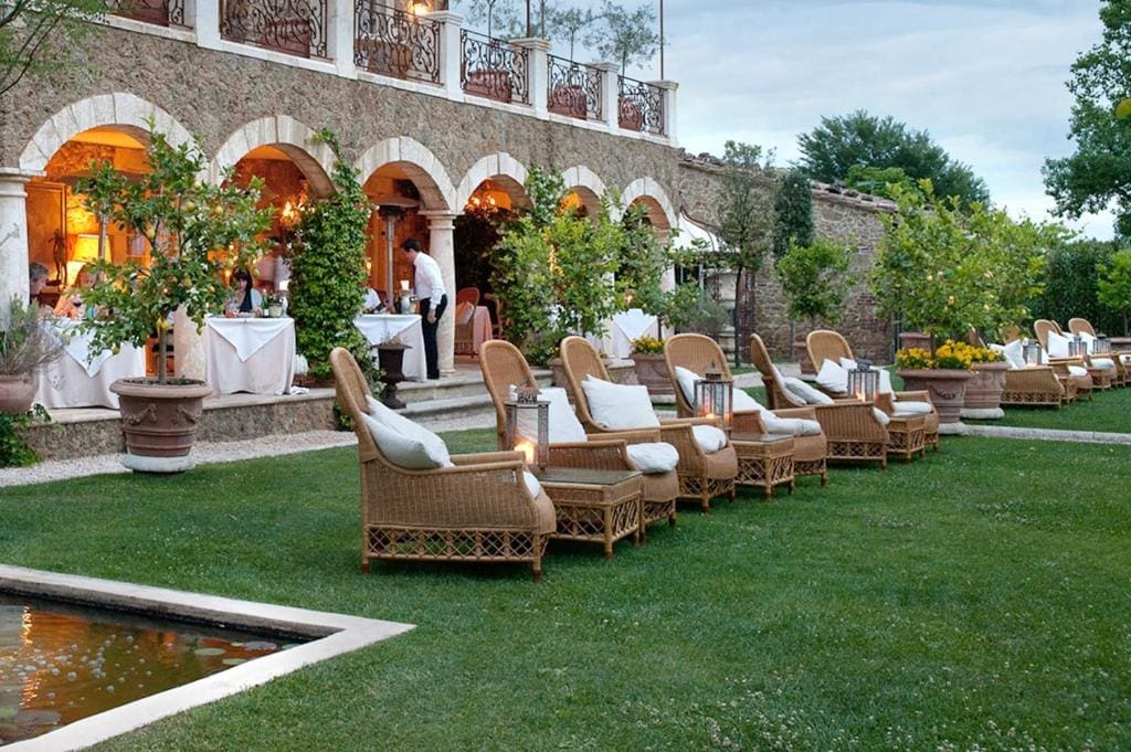 RomanticHotelItalyBorgoSantoPietro14