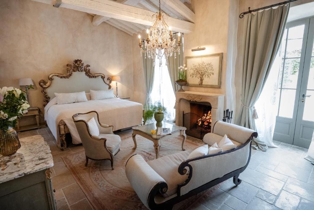 RomanticHotelItalyBorgoSantoPietro7